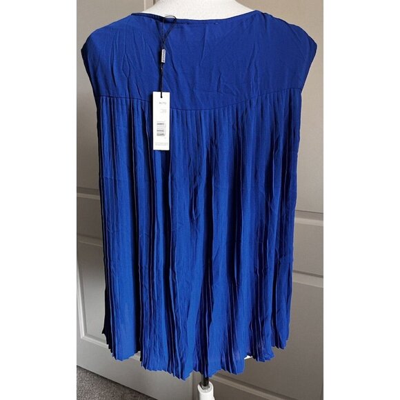 T Tahari sleeveless solid blue pleated top lined $78 size XL suit blouse work - Picture 4 of 6